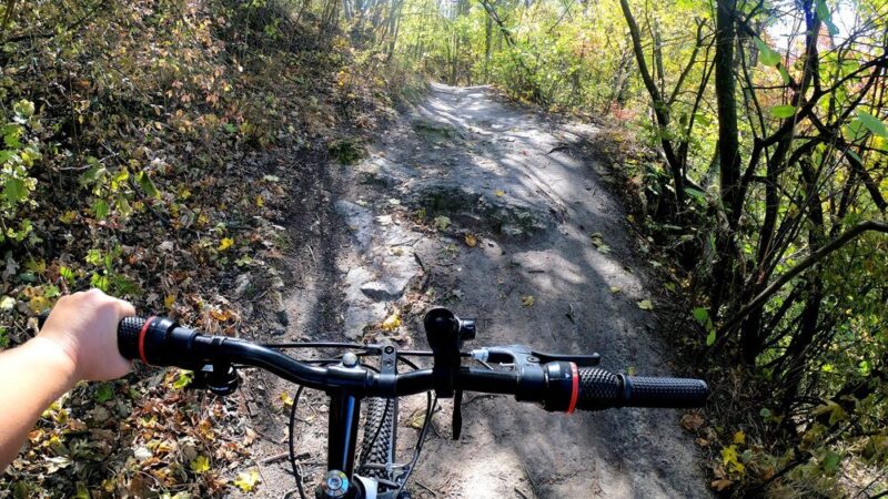 Trasy rowerowe wokół Jeziora Garda: odkryj piękne ścieżki i mapy