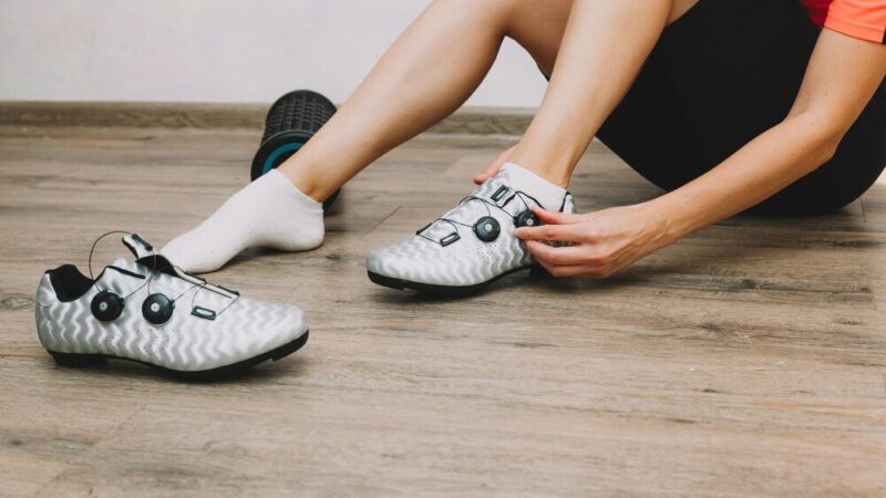 Buty do biegania szerokie w palcach – jak wybrać najlepsze modele dla szerokiej stopy?